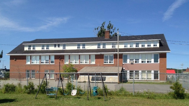 L’ancienne école de Fugèreville transformée pour héberger des travailleurs des fermes Boréales