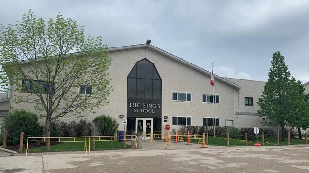 Vue extérieure de l'école.
