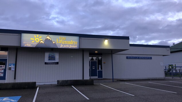La façade de l'École La Vérendrye, à Chilliwack.