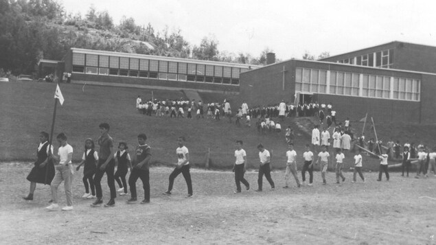 Parade de fin d’année scolaire à l'école Sainte-Marie à Field.