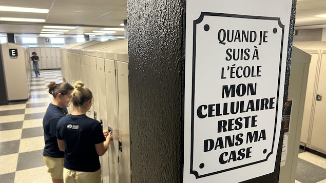 Quatre mois après l’interdiction du cellulaire à l’école, l’impact « est majeur »