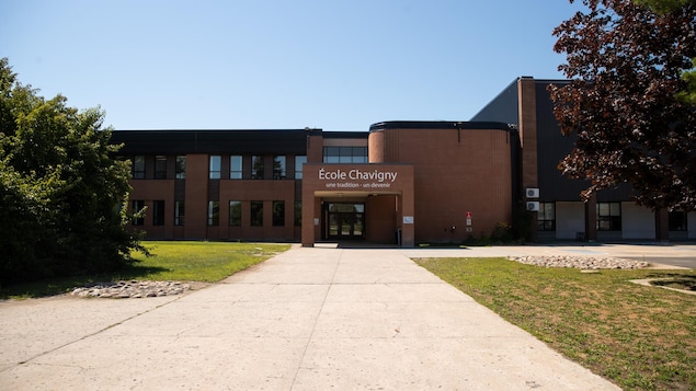 La devanture de l'école secondaire Chavigny à Trois-Rivières.