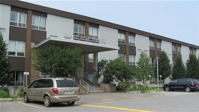 L'entrée principale de l'école secondaire Paul-Hubert de Rimouski.