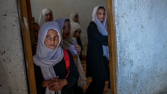 Afghanistan : « l’espoir brisé » des filles à nouveau privées d’école