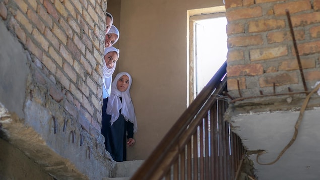 Les écoles rouvrent en Afghanistan, mais seulement pour les garçons