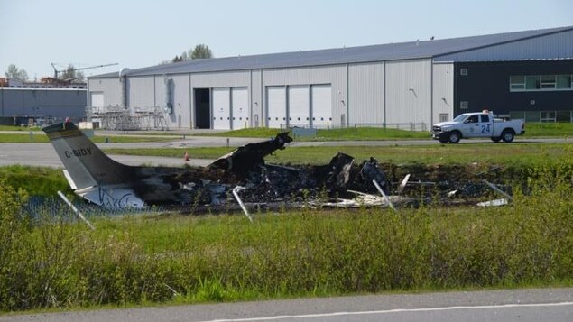 Les débris d'un avion Cessna qui s'est écrasé le 2 mai, 2023 près de l'aéroport de Langley.