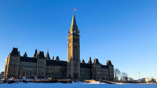 L'édifice du Centre du Parlement, à Ottawa, en hiver.