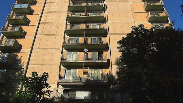 Édifice à logements sociaux de type HLM à Montréal