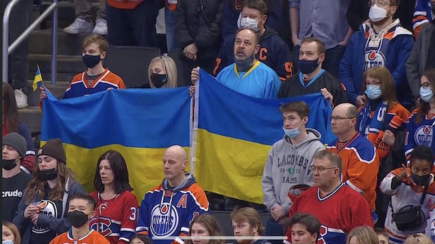 Des parties de hockey de la LNH s’ouvrent sur l’hymne national ukrainien