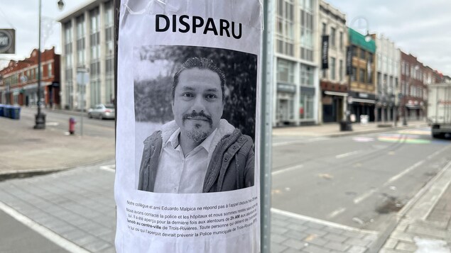Une affiche avec le visage d'Eduardo et des informations.