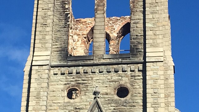 Ce qu'il reste, aujourd'hui, du clocher de l'église de Bas-Caraquet Ce qu'il reste, aujourd'hui, du clocher de l'église de Bas-Caraquet