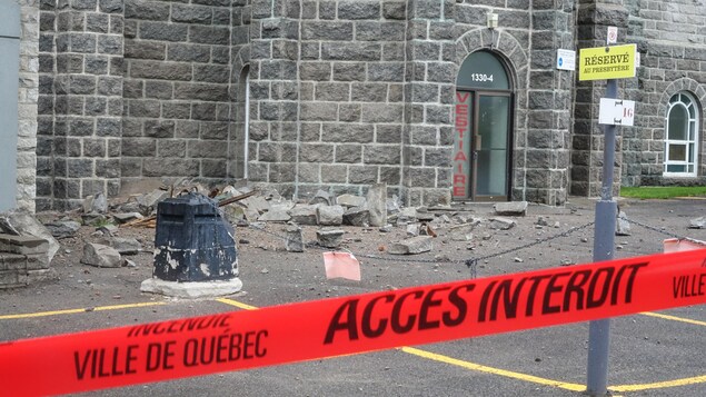 Une partie de la façade ouest de l'église Saint-Sacrement s'est effondrée. Une partie de la façade ouest de l'église Saint-Sacrement s'est effondrée.