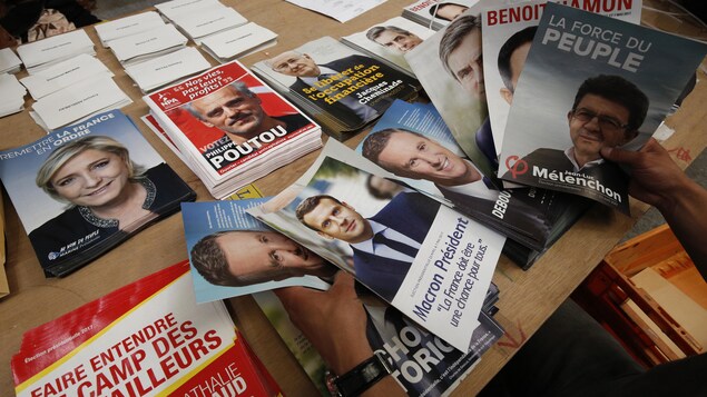 Des affiches montrant les différents candidats à l'élection présidentielle en France.