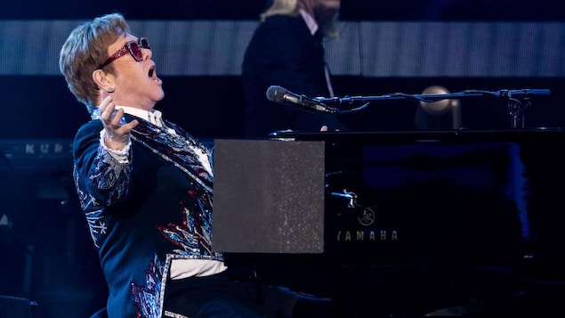 Elton John ému à Los Angeles lors de l’ultime concert de sa dernière tournée américaine