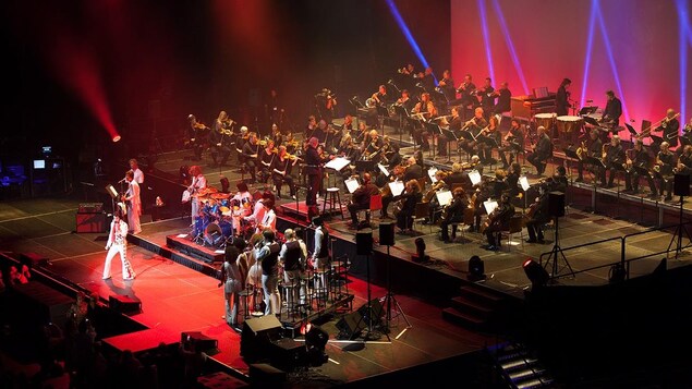 Le concert « Elvis Experience Symphonique » était présenté le 9 février 2018 à la Place Bell de Laval. Le concert « Elvis Experience Symphonique » était présenté le 9 février 2018 à la Place Bell de Laval.
