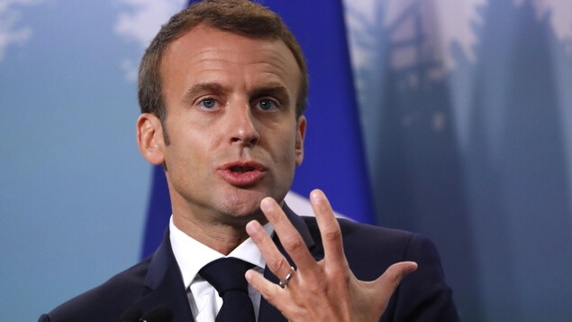 Emmanuel Macron parle en conférence de presse. Emmanuel Macron parle en conférence de presse.