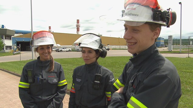 Troquer Les Etudes Pour Un Emploi Chez Rio Tinto Le Temps D Un Ete Radio Canada Ca