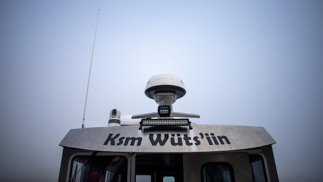 Le haut de la cabine d'un petit bateau, près de Klemtu, en Colombie-Britannique, en octobre 2023.