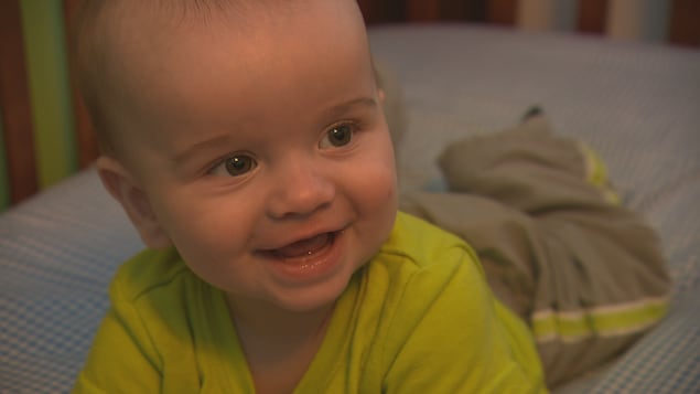 Le petit Étienne Giguère, 6 mois, fait le bonheur de ses parents.
