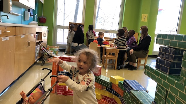 Être payé pour étudier en service de garde