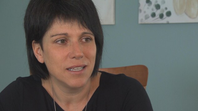 Manon Blanchet est une enseignante de la région de l'Estrie qui a été victime d'un vol d'identité. Manon Blanchet est une enseignante de la région de l'Estrie qui a été victime d'un vol d'identité.