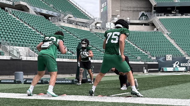 Un entraînement des Roughriders au Stade Mosaic de Regina, en Saskatchewan, le 16 juin 2026.