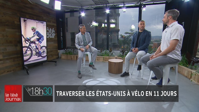 Le cycliste Sébastien Sasseville en entrevue au Téléjournal Québec avec l'animateur Bruno Savard et le journaliste Jean-Philippe Martin.