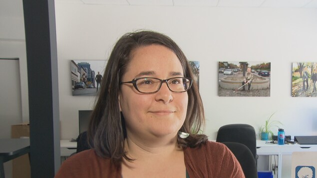 Geneviève Carrier répond aux questions des journaliste Geneviève Carrier répond aux questions des journaliste