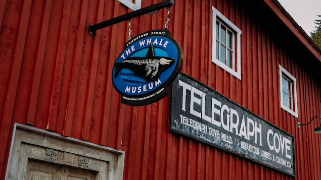 La devanture du musée The Whale à Alert Bay, en Colombie-Britannique, en octobre 2022.