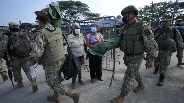 Équateur : après le massacre, renforts militaires autour de la prison de Guayaquil