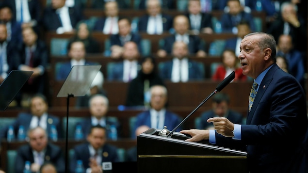 Le président turc, Recep Tayyip Erdogan, s'est adressé aux parlementaires de son parti lors d'une réunion au parlement turc à Ankara, mardi. 