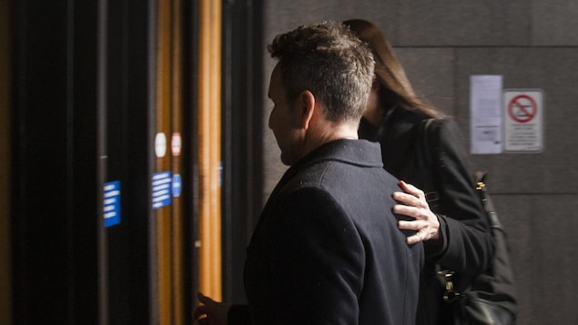 Éric Salvail à son entrée au palais de justice de Montréal, le 19 février 2020.