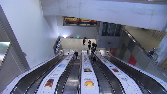 Des escaliers mécaniques de la station Berri-UQAM du métro de Montréal Des escaliers mécaniques de la station Berri-UQAM du métro de Montréal