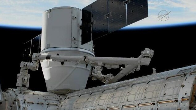 Une capsule Dragon de SpaceX s'est correctement amarrée à la Station spatiale internationale. Une capsule Dragon de SpaceX s'est correctement amarrée à la Station spatiale internationale.