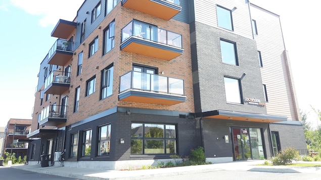 L'Espace Mélilot, à Lévis, comprend 18 logements pour accueillir des mères de famille monoparentale en difficulté L'Espace Mélilot, à Lévis, comprend 18 logements pour accueillir des mères de famille monoparentale en difficulté