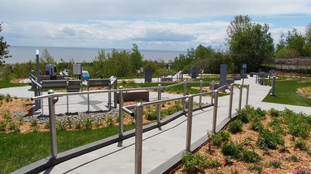 Le parcours extérieur est aménagé devant le fleuve. Le parcours extérieur est aménagé devant le fleuve.