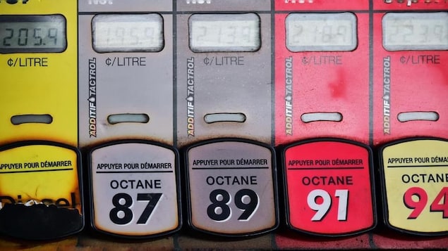 Réduire les taxes sur l’essence est une « mauvaise idée », selon Eric Girard