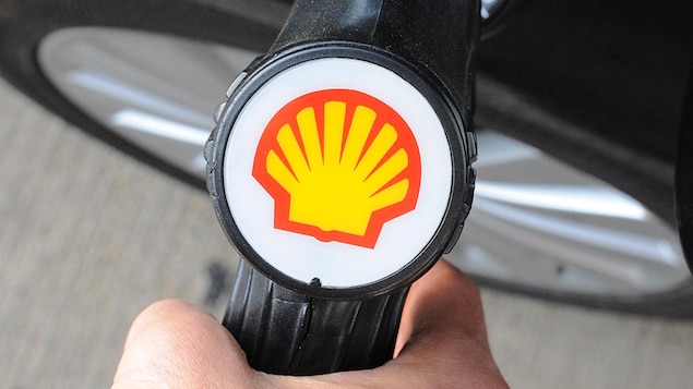 Shell suspend la réduction de sa production de pétrole et suscite l’ire des écologistes