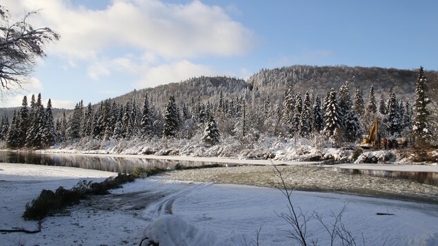 Estacade sur la rivière Sainte-Anne Estacade sur la rivière Sainte-Anne