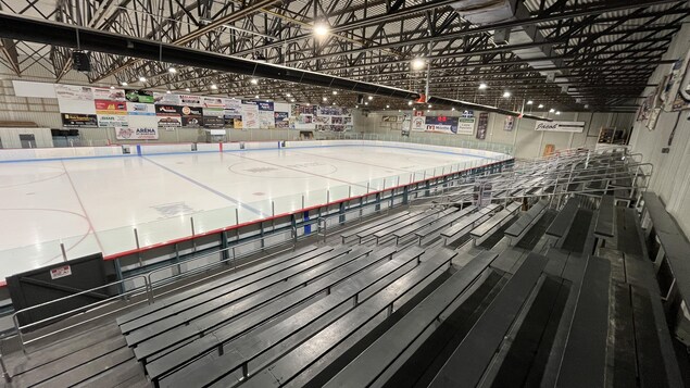Les estrades de l'aréna de Saint-Boniface.
