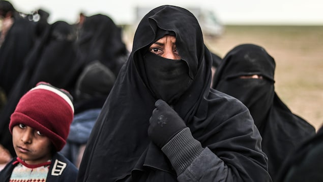 Des civils sont évacués à Baghouz, en Syrie, le 27 février.
