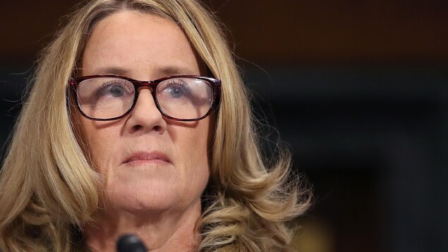 Un gros plan de Christine Blasey Ford.