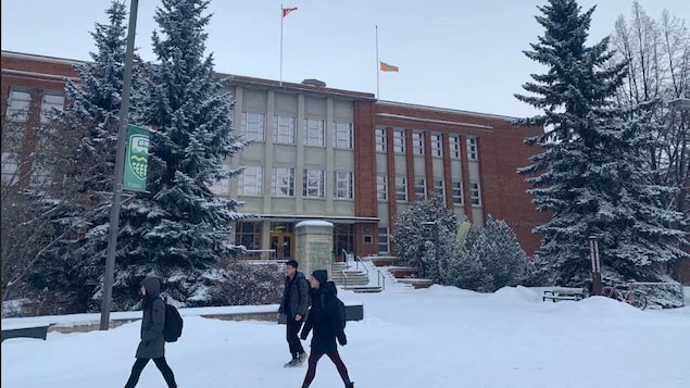 L’Université de l’Alberta et l’Université de Calgary maintiendront le port du masque