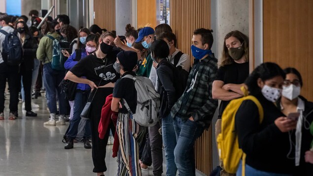 Des heures d’attente pour voter à l’Université de la Colombie-Britannique
