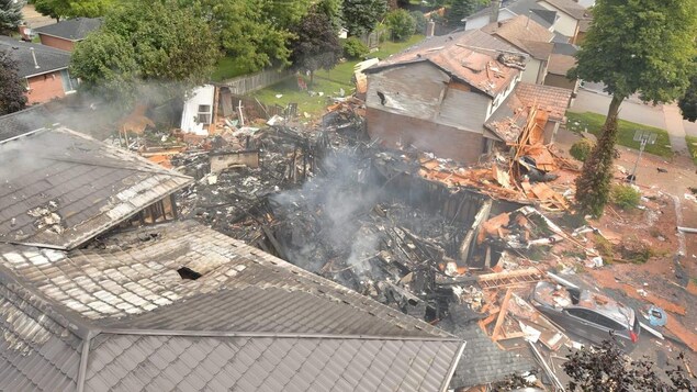 La maison a été complètement détruite.