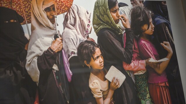 Une photo de l'exposition « Errance sans retour » qui plonge le visiteur dans la dure la réalité des camps de réfugiés.