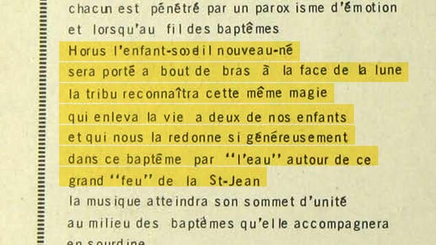 Un texte raconte le baptême d'un nouveau-né par l'eau autour d'un grand feu de la Saint-Jean. Un texte raconte le baptême d'un nouveau-né par l'eau autour d'un grand feu de la Saint-Jean.