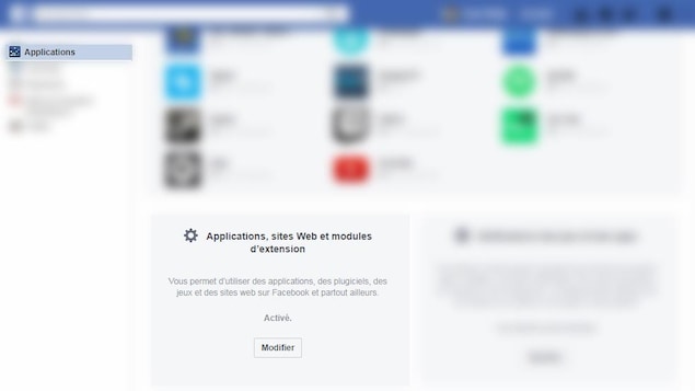 Une capture d'écran montrant le menu « Applications » de Facebook dont une grande partie est floutée pour ne laisser visible que la boîte « Applications, sites Web et modules d'extension ». Une capture d'écran montrant le menu « Applications » de Facebook dont une grande partie est floutée pour ne laisser visible que la boîte « Applications, sites Web et modules d'extension ».