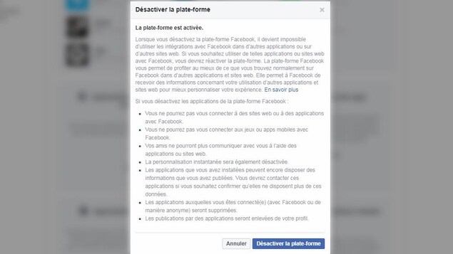Une capture d'écran d'un menu de Facebook montrant la boîte de dialogue « Désactiver la plate-forme ». Une capture d'écran d'un menu de Facebook montrant la boîte de dialogue « Désactiver la plate-forme ».