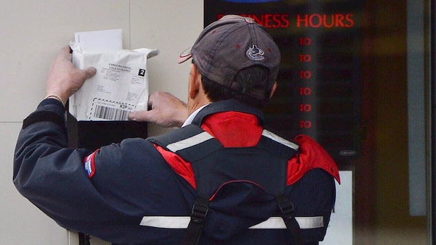 La Nature Changeante De Postes Canada Radio Canada Ca